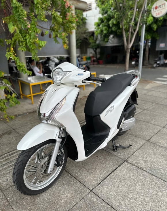 SH 150 6/2015 trắng mâm bạc sơn zjn