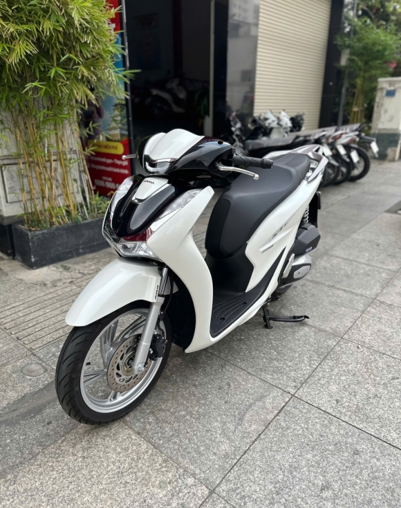 SH 160i abs 10/2025 trắng panda zin 100% 