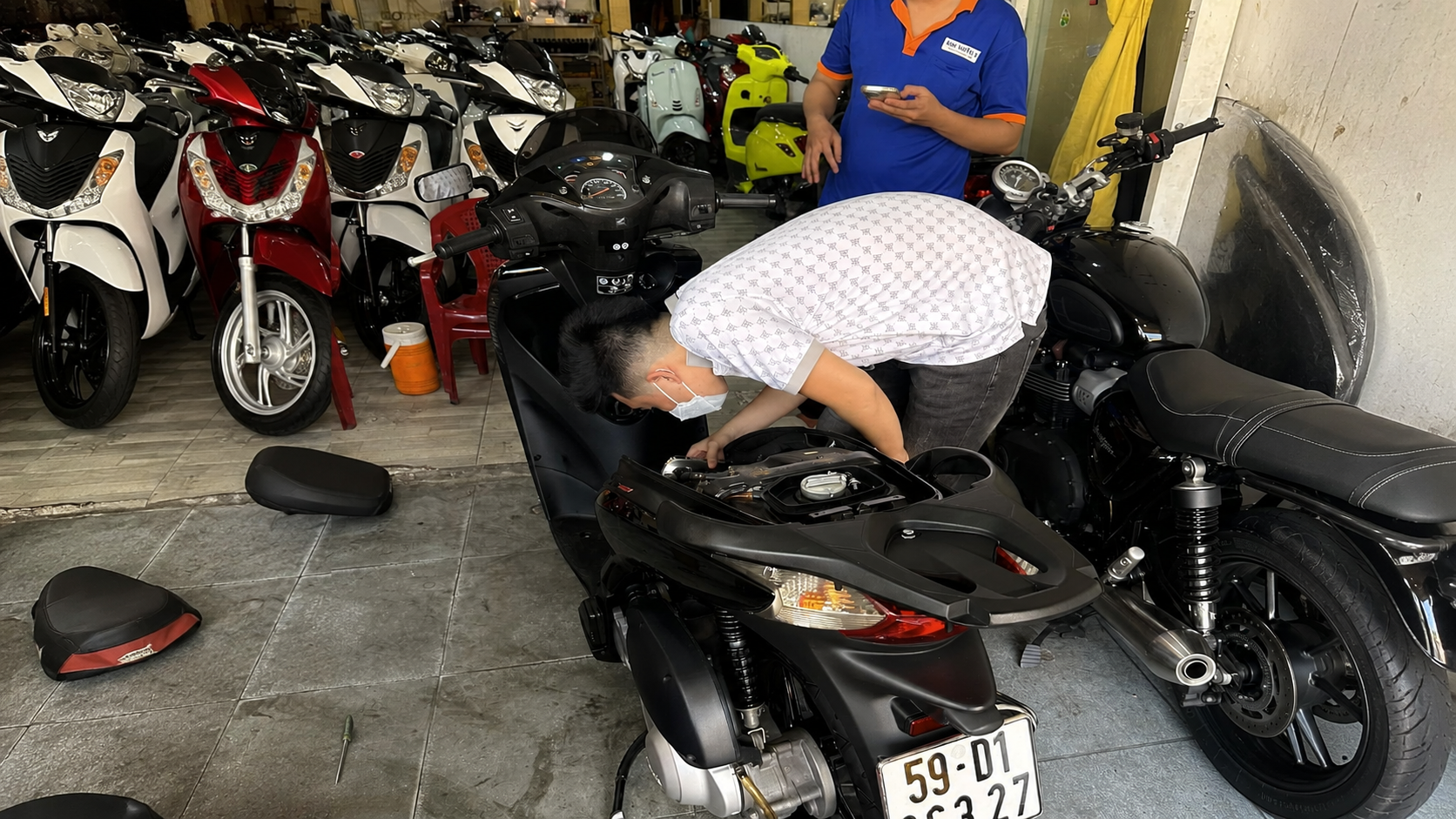 cua hang xe may gan day quan tan phu